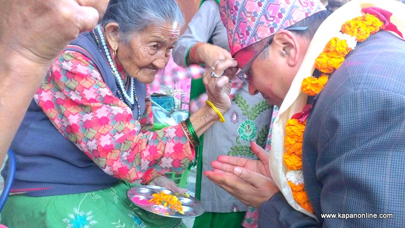 पशुपति बृदाश्रममा डा. राजन भट्टराई ,नागरिकताको लागि पहल गर्ने आस्वासन