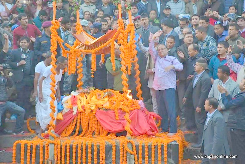 प्रकाश दाहालको अन्त्येष्टी , बाबुले छोराको लासमा दागबत्ती दिदाको कठोर विडम्बना