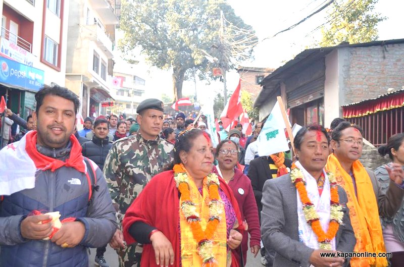 कामपा वडा नं ६ सरस्वतीनगरमा अम्बिका बस्नेत र छिरिंग दोर्जे लामाको घर दैलो