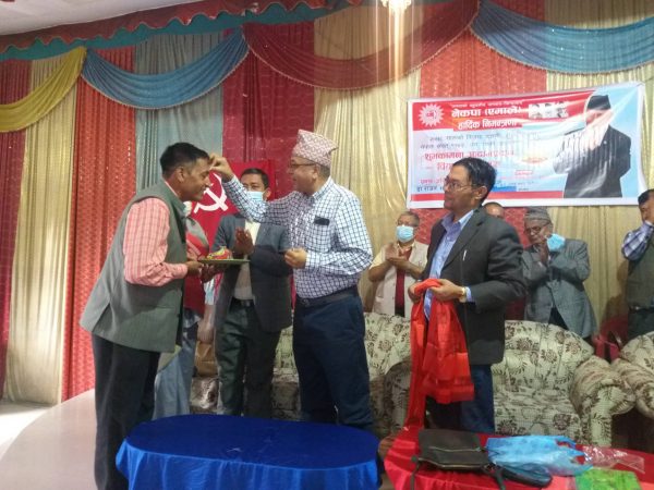नेपाली कांग्रेस बुढानिलकण्ठ-१० का इकाई समिति सदस्य सुदर्शन पौडेल नेकपा एमालेमा प्रवेस