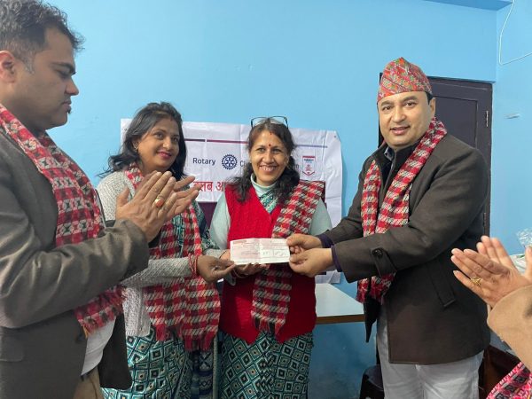 कर्मशील महिला अभियान नेपाललाई रोटरी क्लव अफ पशुपतिको १ लाख सहयोग