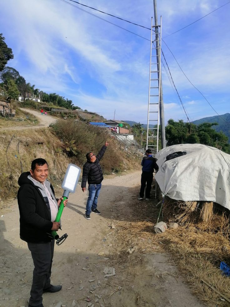 शंखरापुर नगरपालिकामा  मेयर उज्यालो कार्यक्रम : वडा नं ८ का बिभिन्न स्थानमा सडक बत्ति जडान