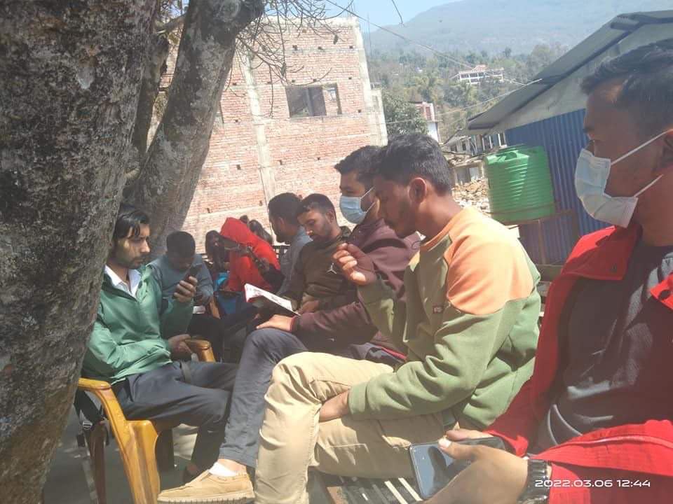 खनियाबास गाउँपालिकाका कर्मचारीहरुमाथि  कुटपिट,सेवा अवरुद्ध गरि आन्दोलनमा