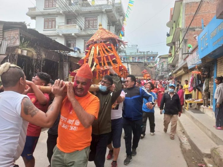 चामुण्डा देबीको  रथ यात्रा सम्पन्न