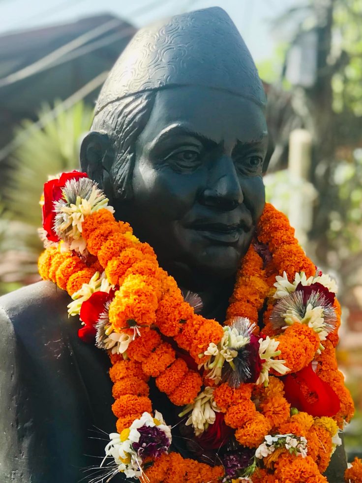 गोकर्णेश्वर- ७ अर्यालगाउँमा  साहित्यकार  भैरब अर्यालको प्रतिमा अनावरण