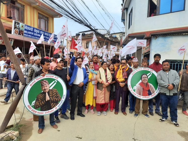 कागेश्वरीमा मेयरका उम्मेदवार कृष्णहरि थापाले घरदैलो कार्यक्रम तिब्र पारे