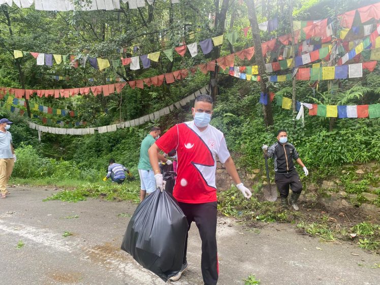 यज्ञडोल जगडोल युवा क्लब द्वारा जगडोल मार्ग सरसफाई, जनप्रतिनिधिले दिए साथ