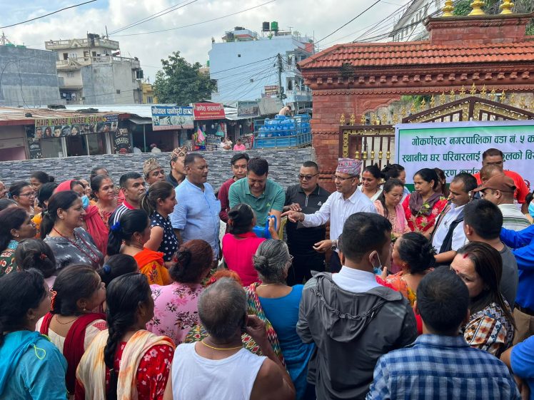 गोकर्णेश्वर नगरपालिका वडा नं ५ मा  फलफूलका बिरुवा वितरण