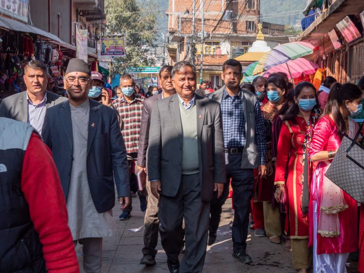 किन पुगे बुढानिलकण्ठ मन्दिरमा नेकपा एमालेका बरिष्ठ उपाध्यक्ष इश्वर पोखरेल ?