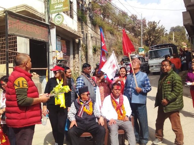 बुढानीलकण्ठ नगरपालिका वडा नं ११ मा डा.राजन भट्टराई र  जयराम थापाको घरदैलो