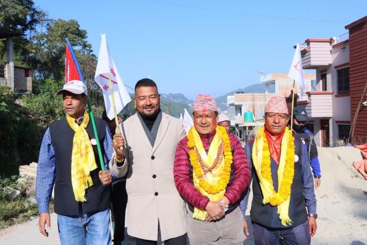 काठमाडौं ३ का जनताको सुख दुःखमा साथ दिने राप्रपा उम्मेदवार अधिवक्ता गणेश गिरीको प्रतिबद्धता