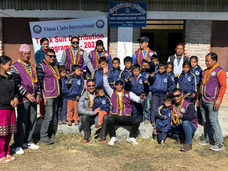 भिजन क्लब इन्टरनेसनल द्वारा बिद्यार्थीलाइ जाडोको लागि न्यानो कपडा वितरण