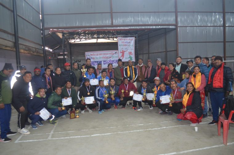 गोकर्णेश्वर युवा उपकार क्लब द्वारा आयोजित क्लब सदस्यहरु बीचको मैत्रीपूर्ण ब्याटमिन्टन प्रतियोगीता सम्पन्न