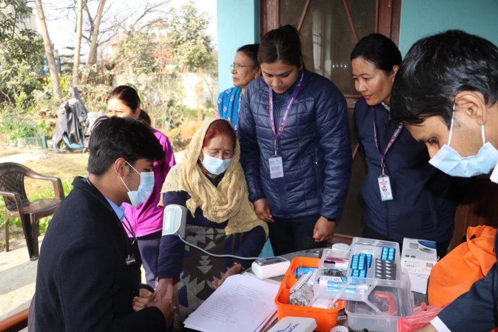 शुरु भयो गोकर्णेश्वर ९ बाट  ज्येष्ठ नागरिकको घर दैलो  स्वास्थ्य परिक्षण