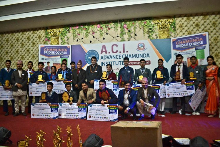 एडभान्स चामुण्डा इन्सिच्युट द्वारा आयोजित गणित बिषय प्रतियोगी परीक्षा सिजन -१५ को पुरस्कार वितरण भब्य रुपमा सम्पन्न
