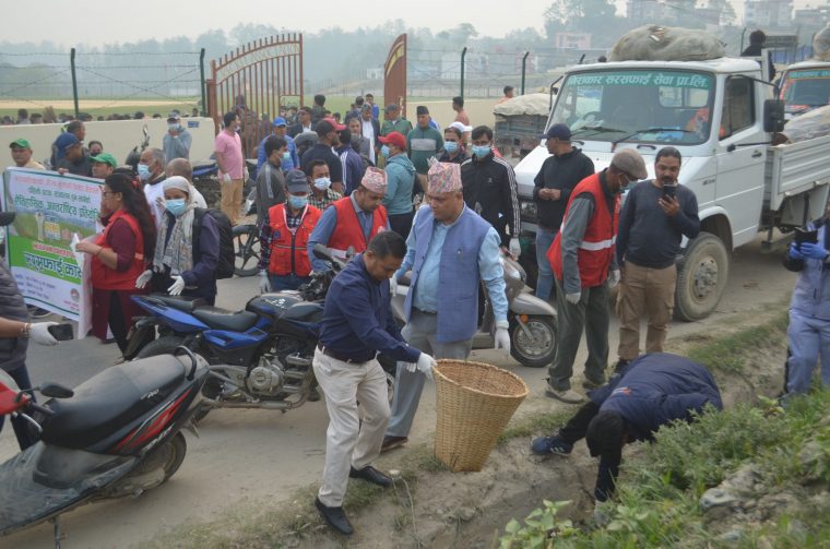 कागेश्वरीको मुलपानी क्रिकेट मैदान सरसफाई