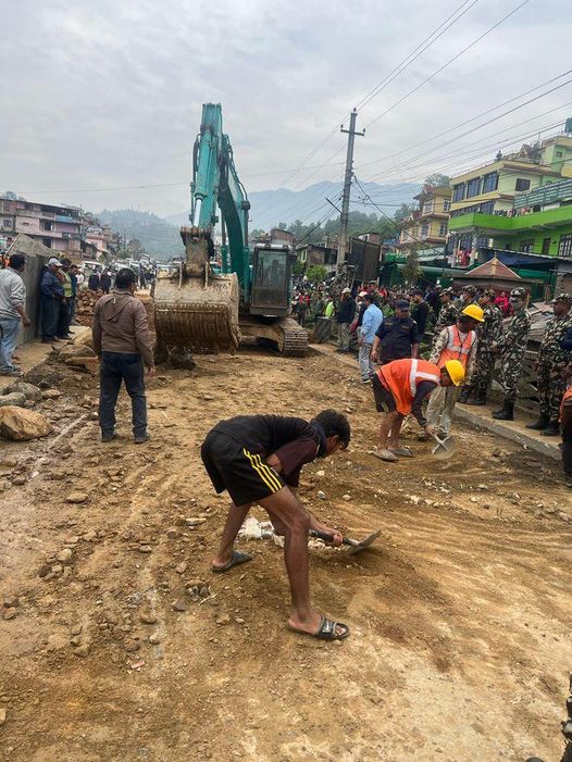 धादिङको धुनीवेशी नगरपालिका ६ धार्केमा यतिबेला सवारी साधन १ लेनमा आलोपालो चल्न सुरू