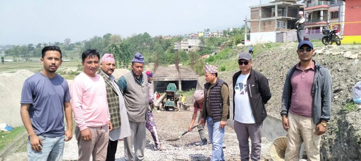 शंखरापुर- ९ को संकल्प नेपाल सडक ढलान  निरीक्षणमा जनप्रतिनिधिहरु