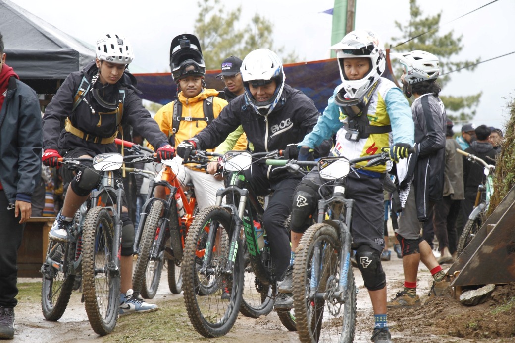 इन्दुरो रत्नाङ्गे माउन्टेन रेसको तयारी पुरा