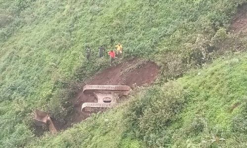 चम्पादेवी गाउँपालिका वडा नं ६ घोराखोरीमा डोजर दुर्घटना