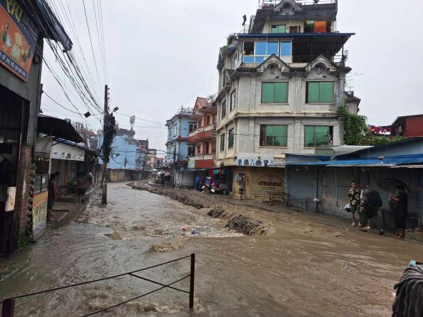 कपन मिलनचोक क्षेत्रमा बाढीले जोखिम बढयो ,सचेत रहन आग्रह