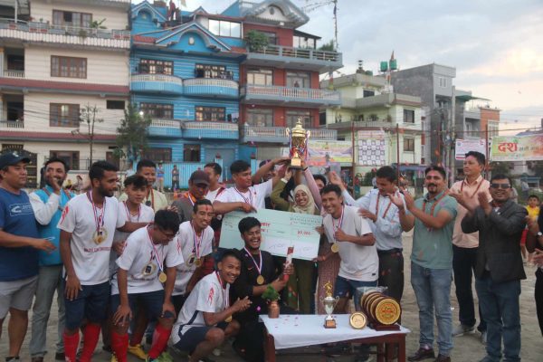 प्रथम दशैं खसी कप २०८० सेभेन ए साइड फुटबल प्रतियोगिताको उपाधि अजिमा कन्स्ट्रक्सनलाई