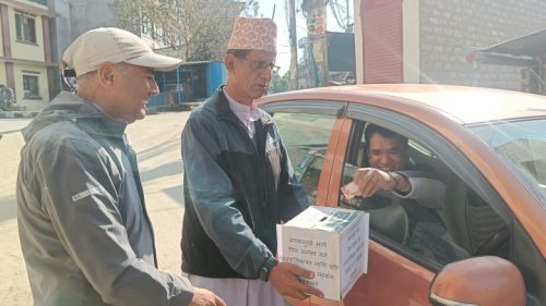 कपन ह्यान्डबल-अधिकारी मोड सडकको दुरावस्था : स्थानीयले शुरु गरे “एक रुपैयाँ” अभियान