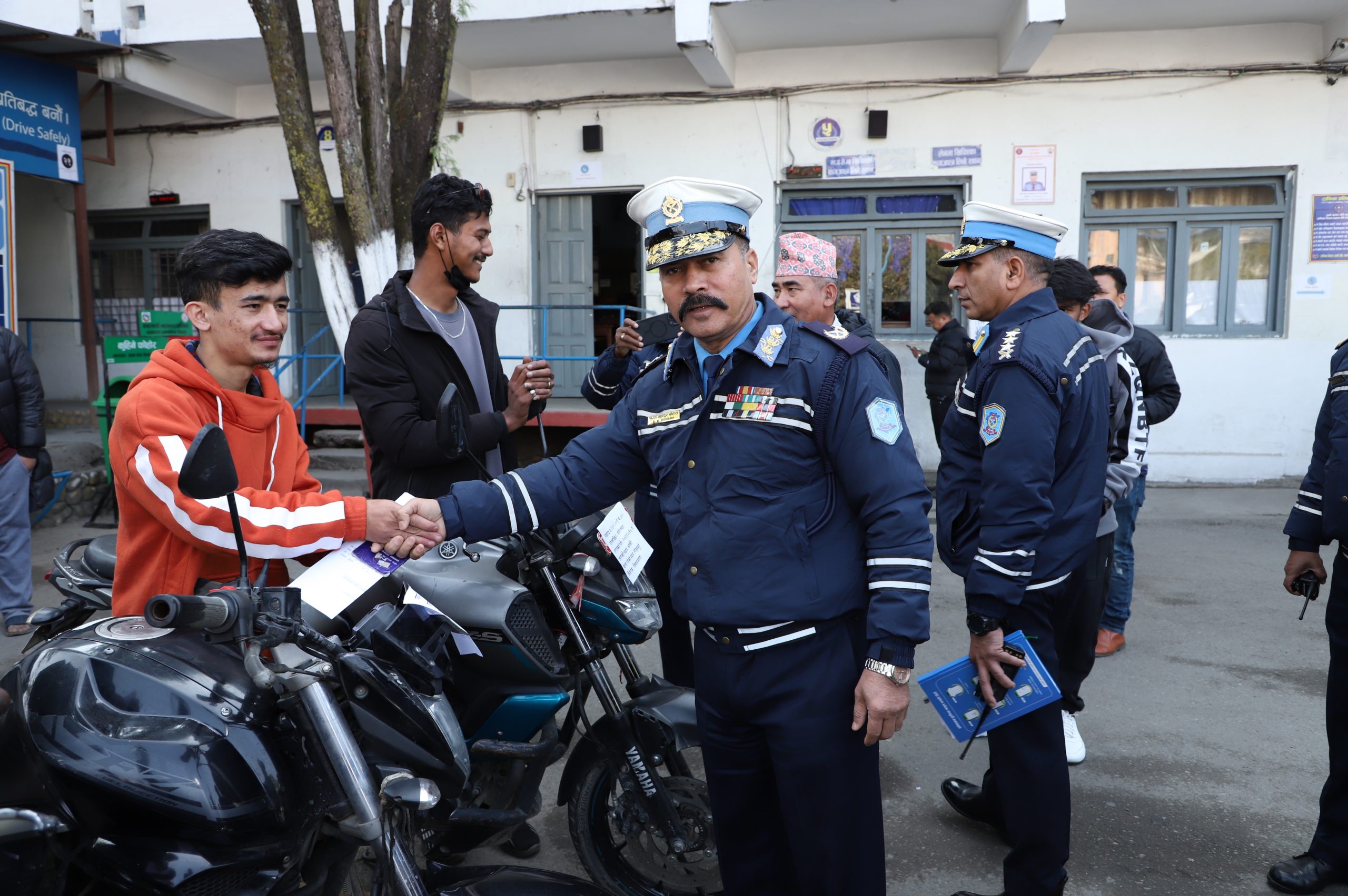 विभिन्न मितिमा हराएका २७ ओटा दुई पाङग्रे सवारी साधन धनीलाई हस्तान्तरण