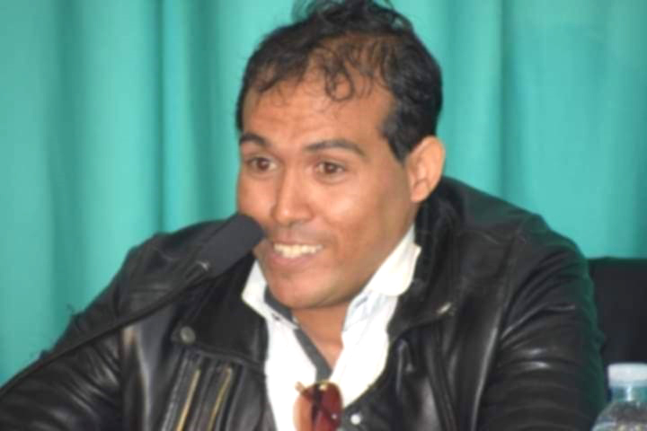 हे मेरो चन्द्रमा : मोहम्मद राहल (कविता )