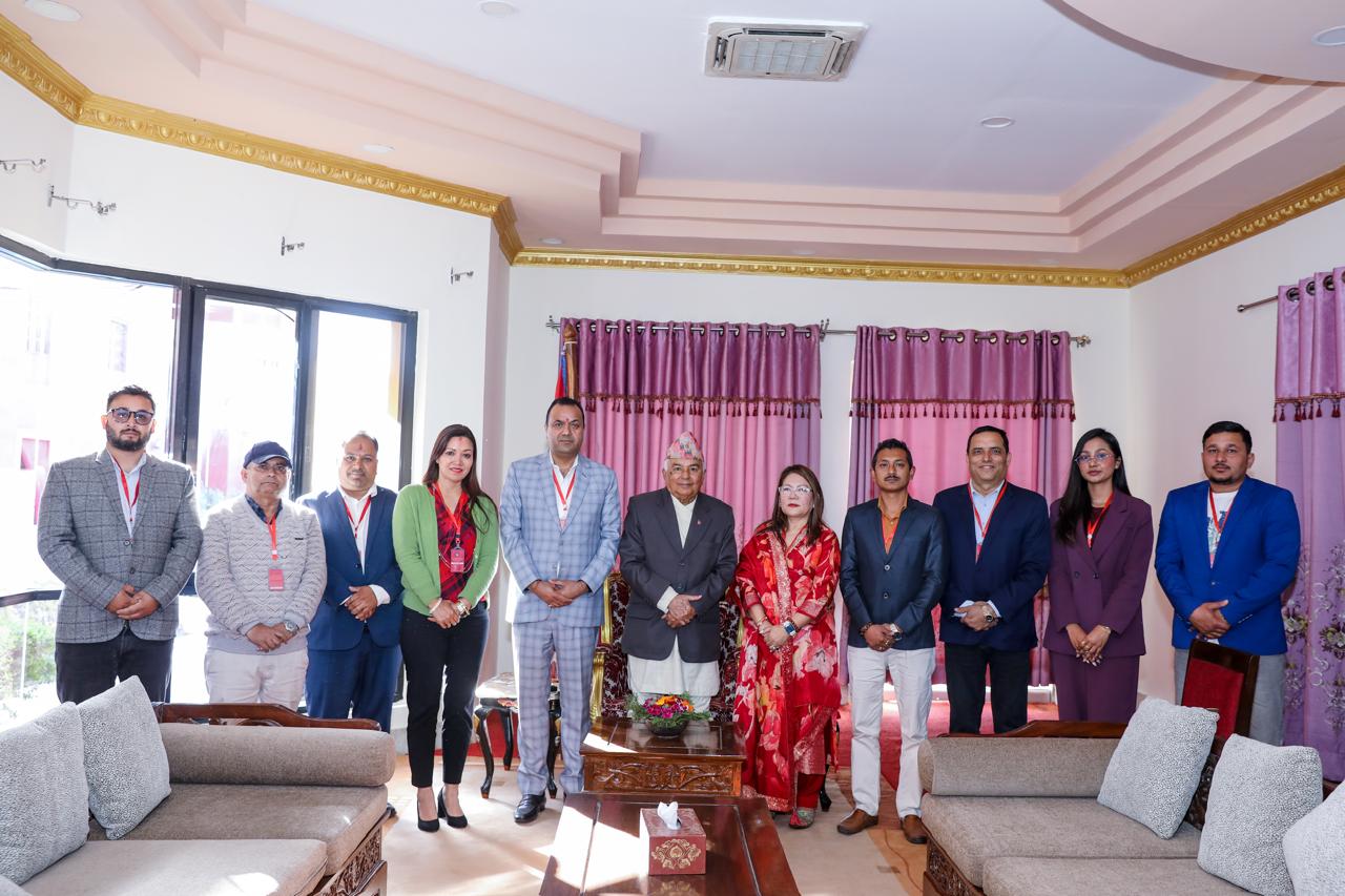 एनआरएनए उच्चस्तरीय समितिका सदस्यहरूले दिए राष्ट्रपति पौडेललाई निम्तो
