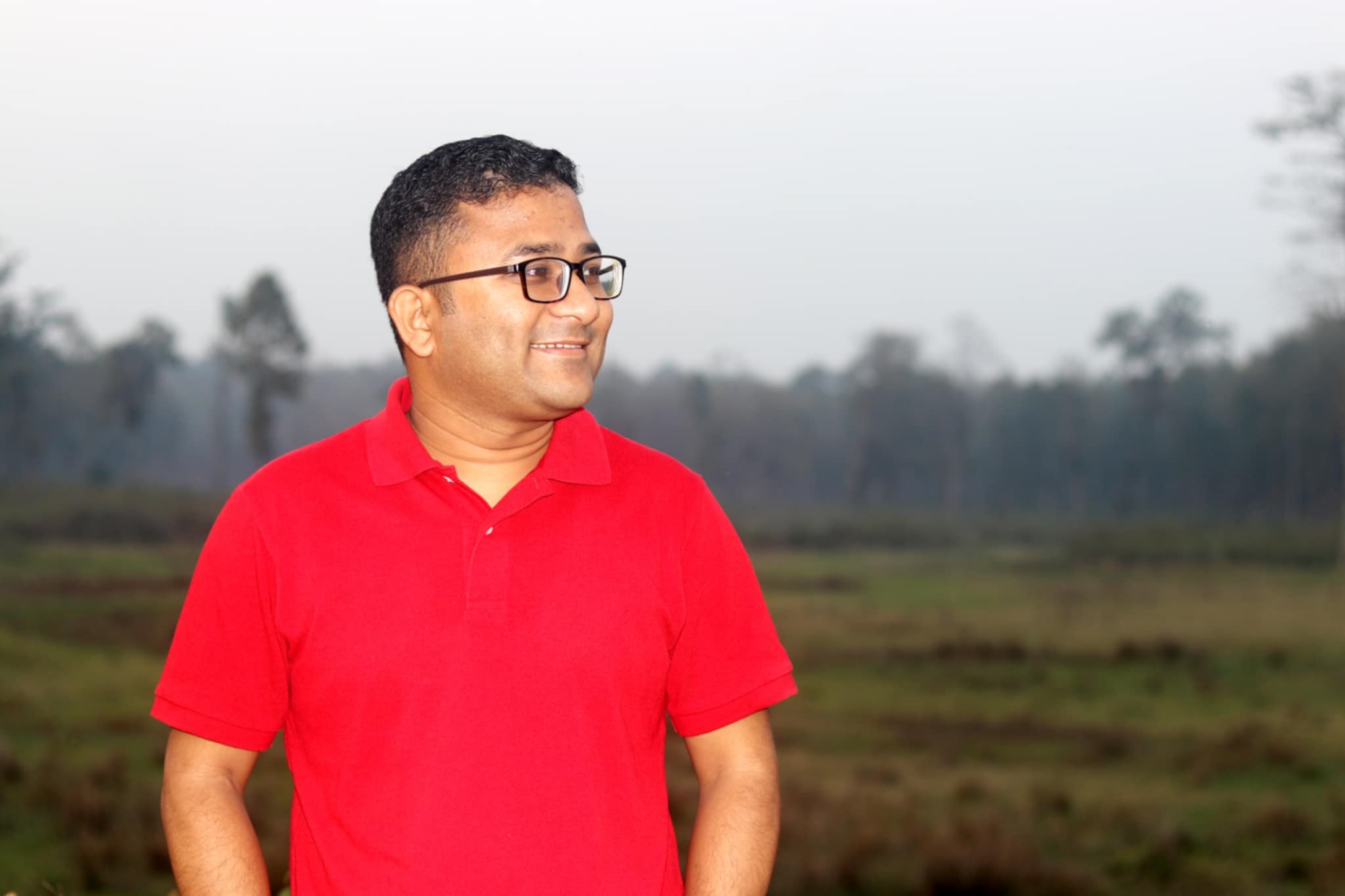 लुकिङ ग्लास : सिजन श्रेष्ठ (कविता )