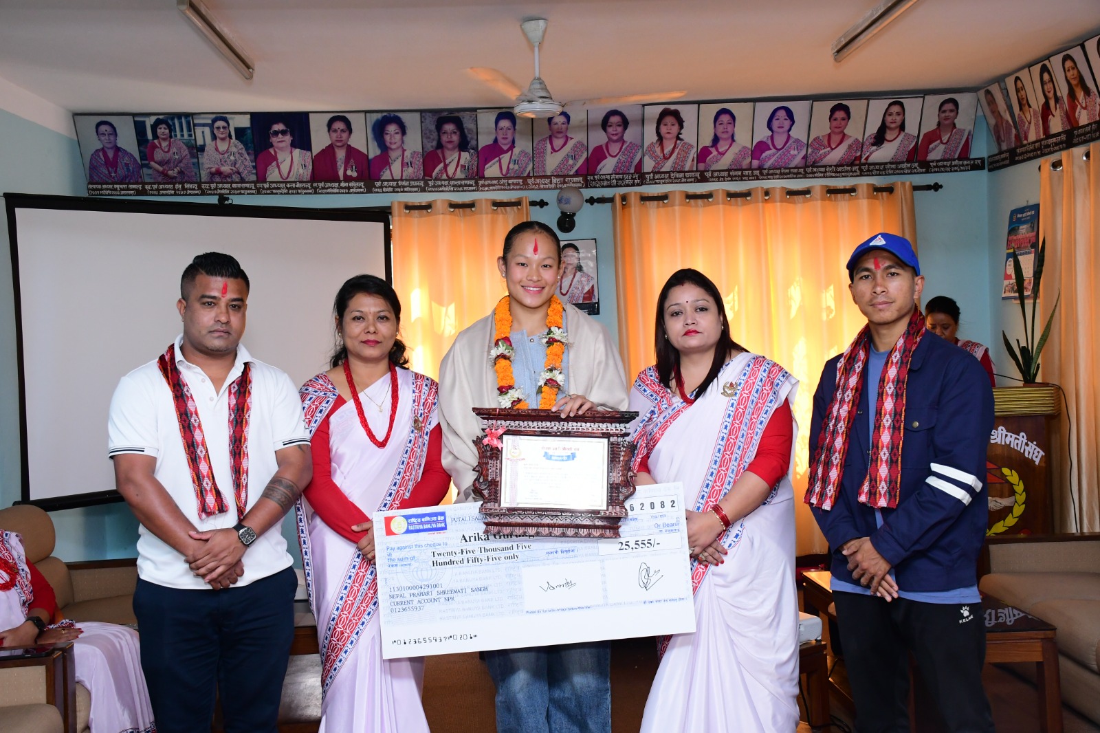 प्रहरी महिला संघद्वारा एरिका सम्मानित