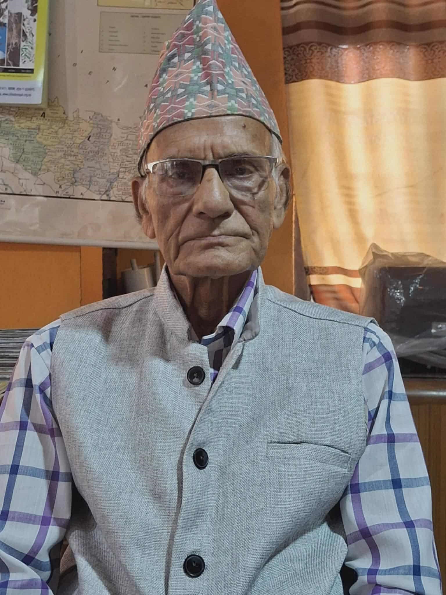 केही व्यङ्ग्यात्मक हाइकू : मुकुन्द आचार्य