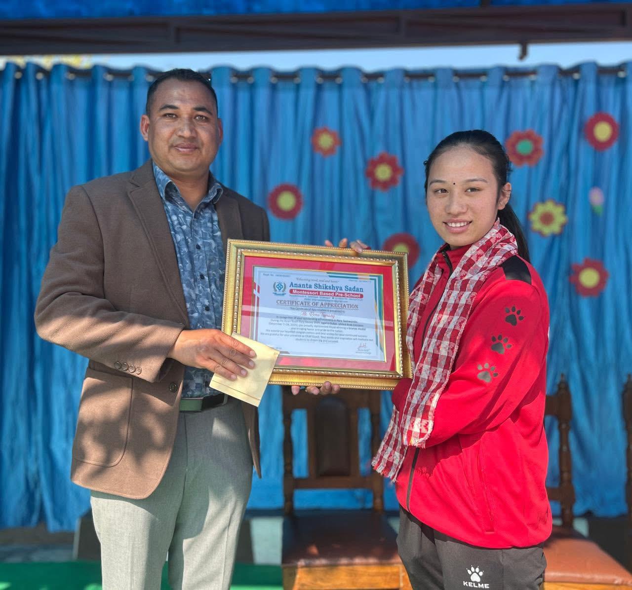 अनन्त शिक्षा सदनद्वारा रेनु सम्मानित