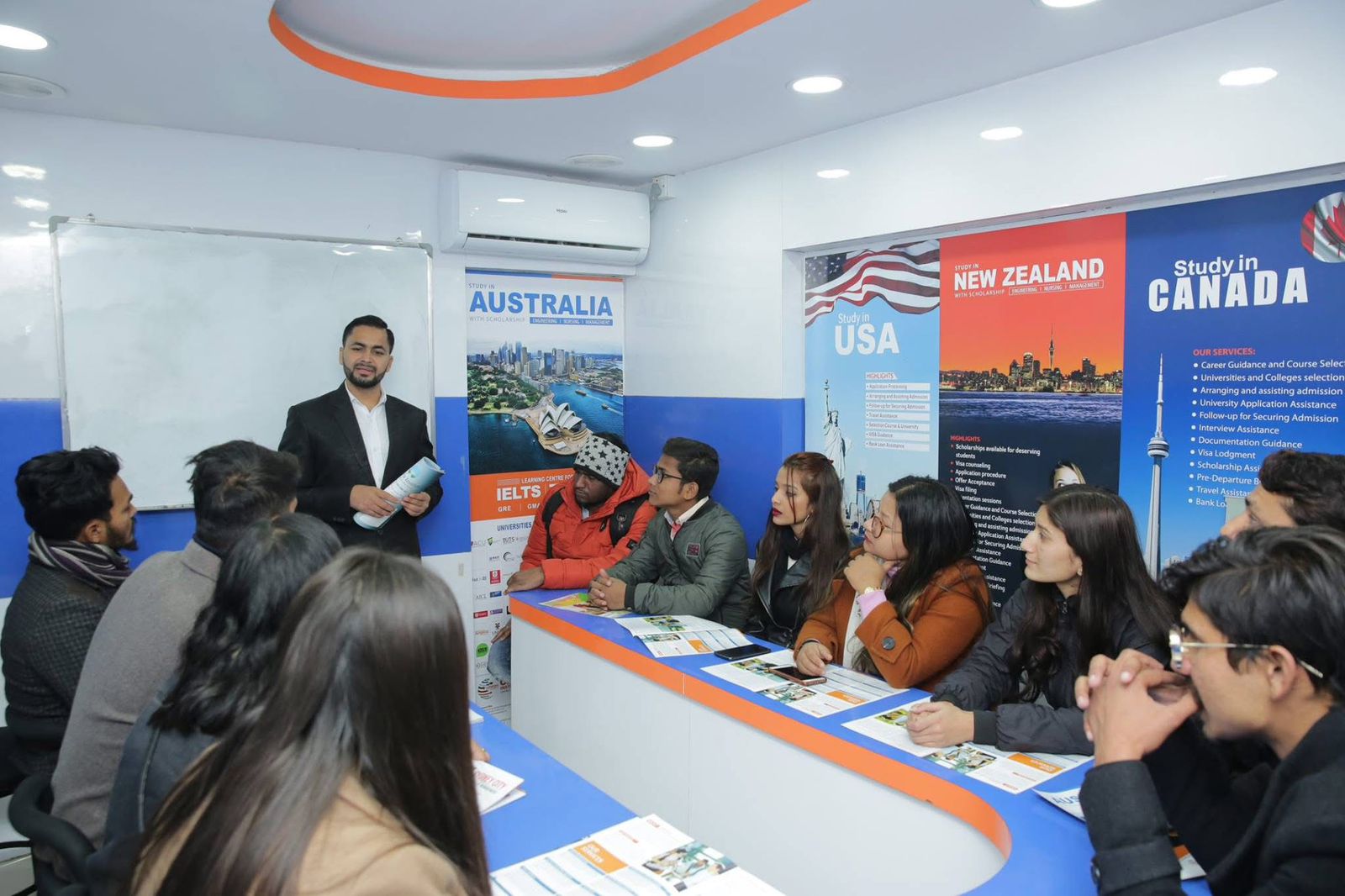 वार्षिकोत्सवको अवसरमा क्याम्ब्रिजद्वारा एक महिने प्याकेज घोषणा