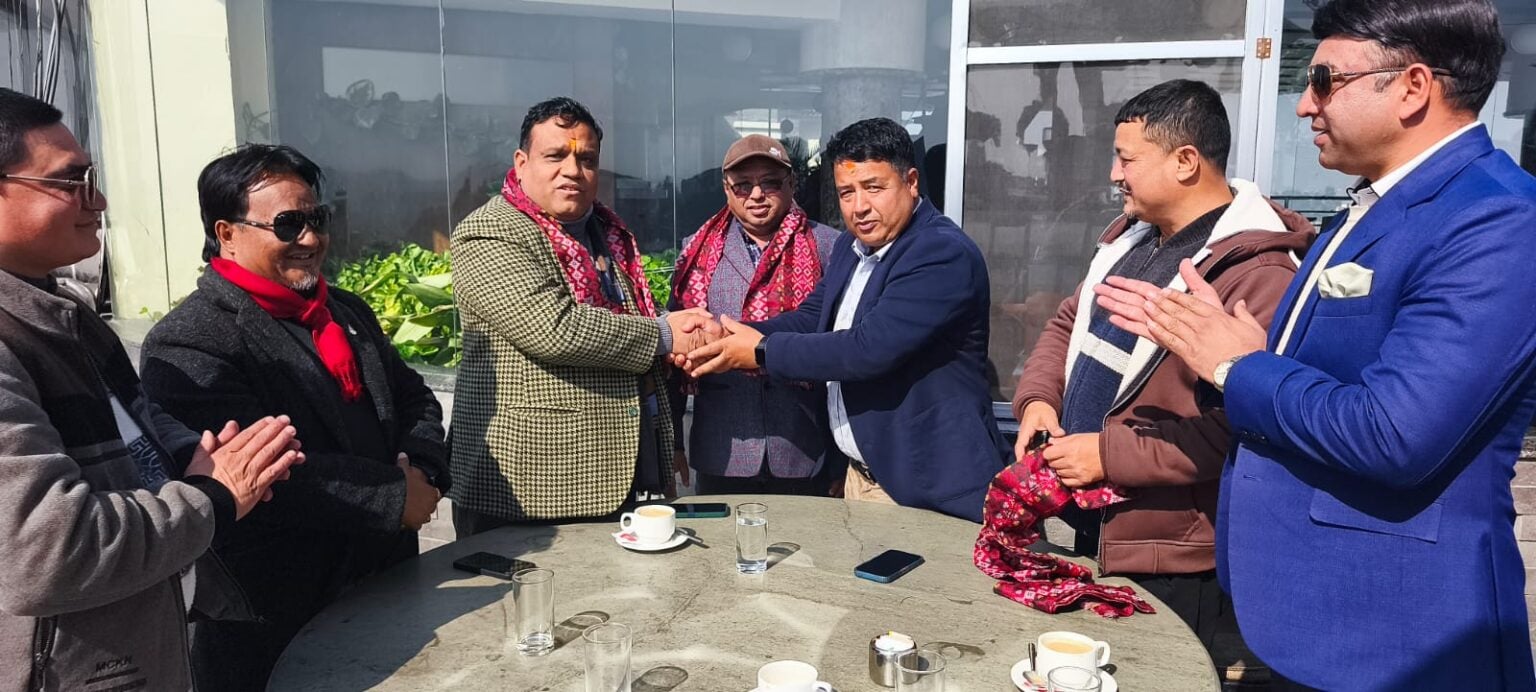 काठमाडौं क्षेत्र नं ७ का प्रभावशाली नेता ज्ञानेन्द्र मोहन श्रेष्ठसहित दर्जनौं नेकपा एमालेमा…