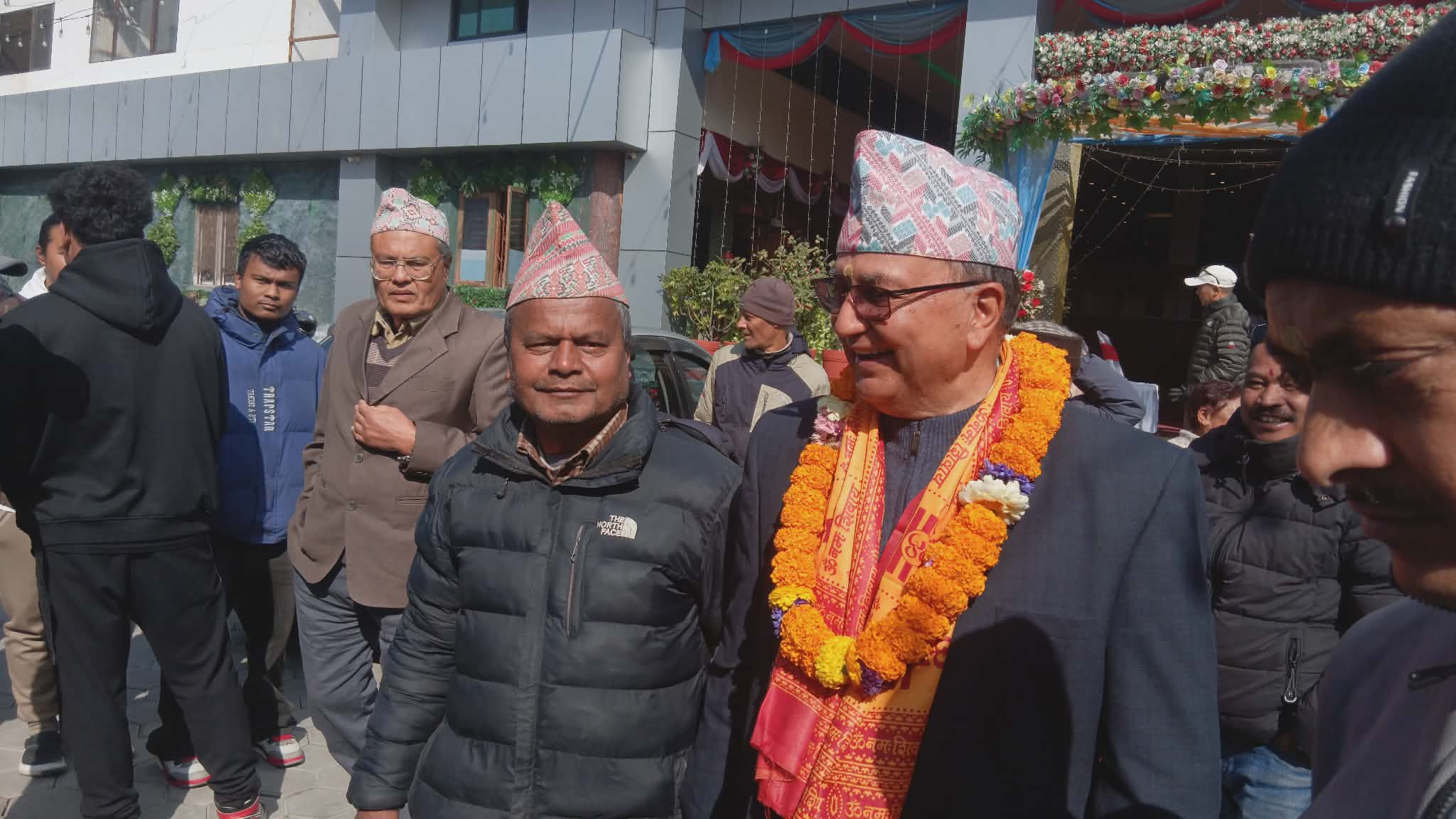 ४० वर्ष देखि काठमाण्डौ-५ मा  ईश्वर पोखरेलको सक्रियता : हारजीत पर्वाह नगरी सेवा गर्ने प्रतिवद्दता