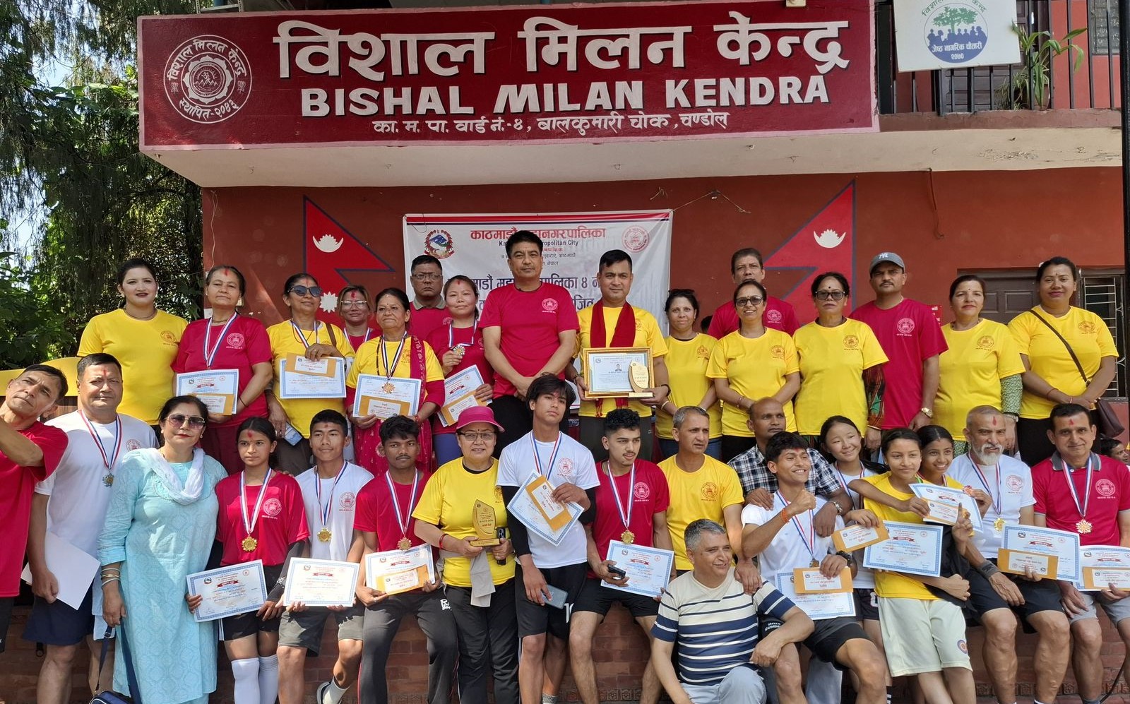 काठमाण्डौ महानगरपालिका वडा नं  ४ दौडमा कृष्ण र अन्जुलाई उपाधि