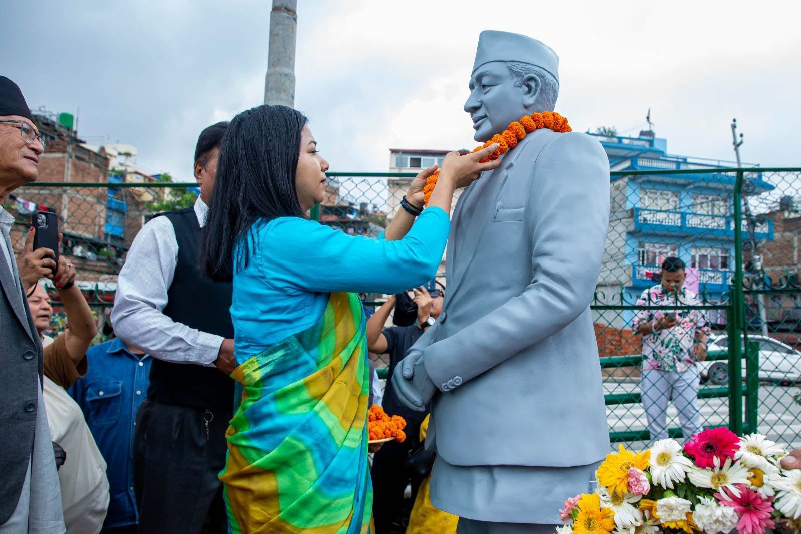 काठमाडौँ महानगरपालिकाका संस्थापक प्रमुख स्वर्गीय सिंहको प्रतिमा  कार्यवाहक प्रमुखबाट अनावरण