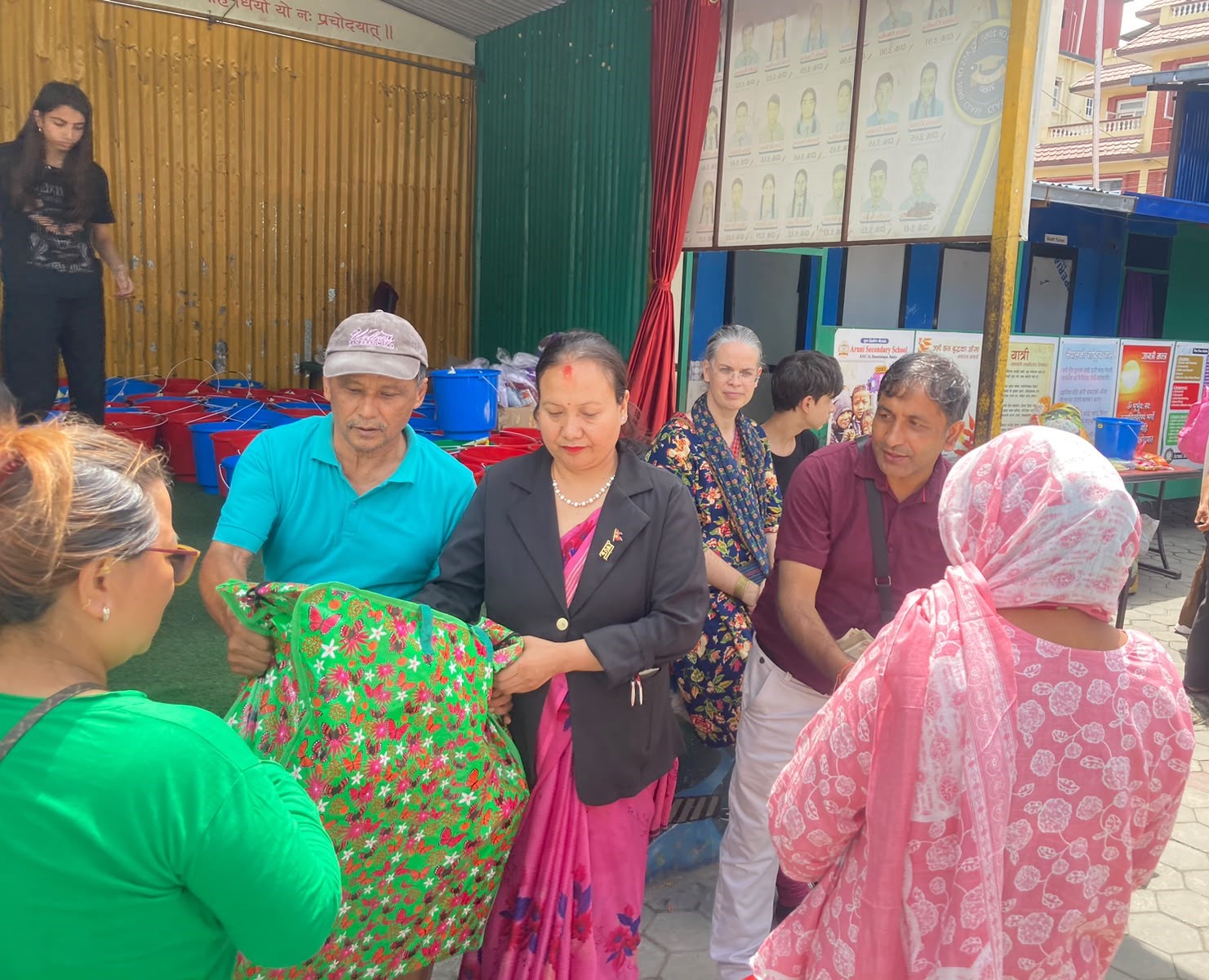 फाउन्डेसन दियो नेपाल र स्याल मेटद्वारा बाढी पीडितलाई राहत प्रदान